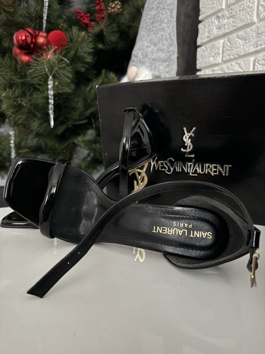 YSL туфлі