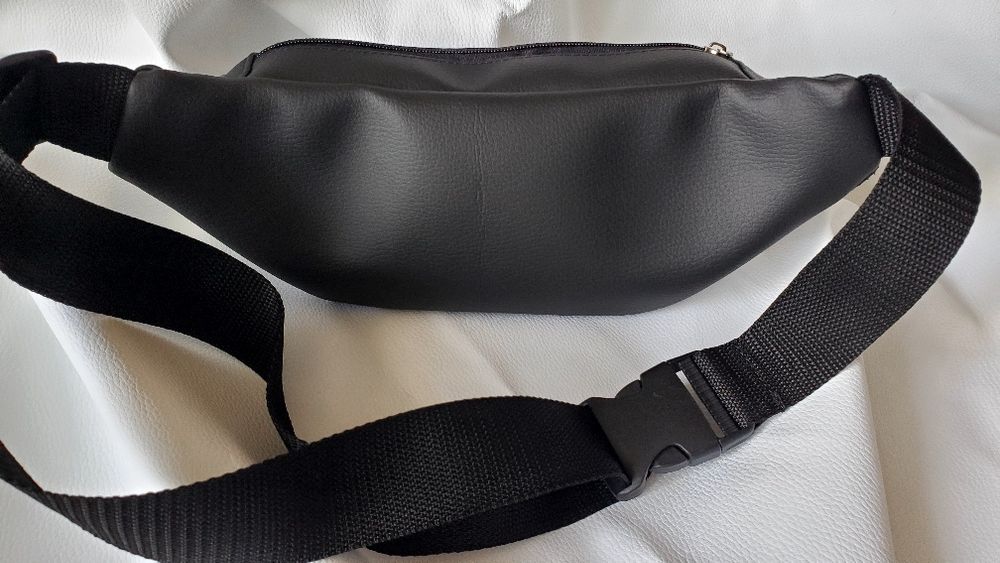 Продам плечевую сумку "Бананку"