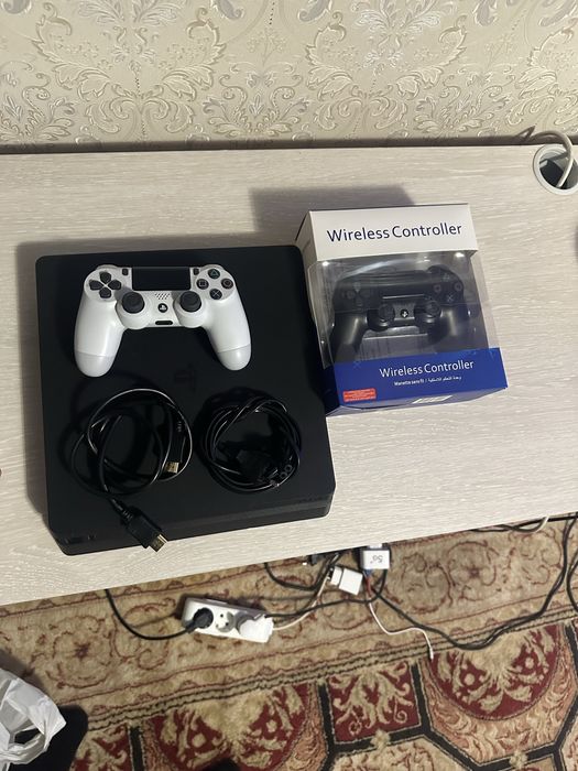 Продам PS4 Slim + Новый геймпад