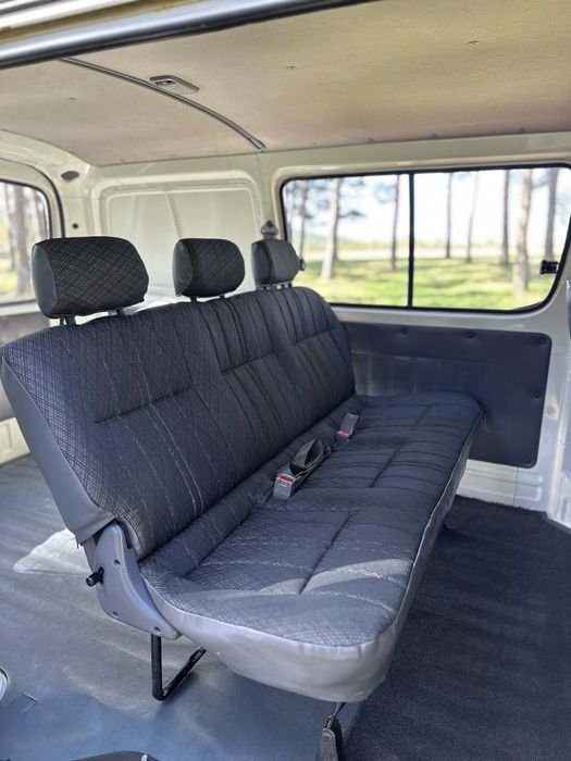 Toyota HiAce 2.4D | 6 lugares