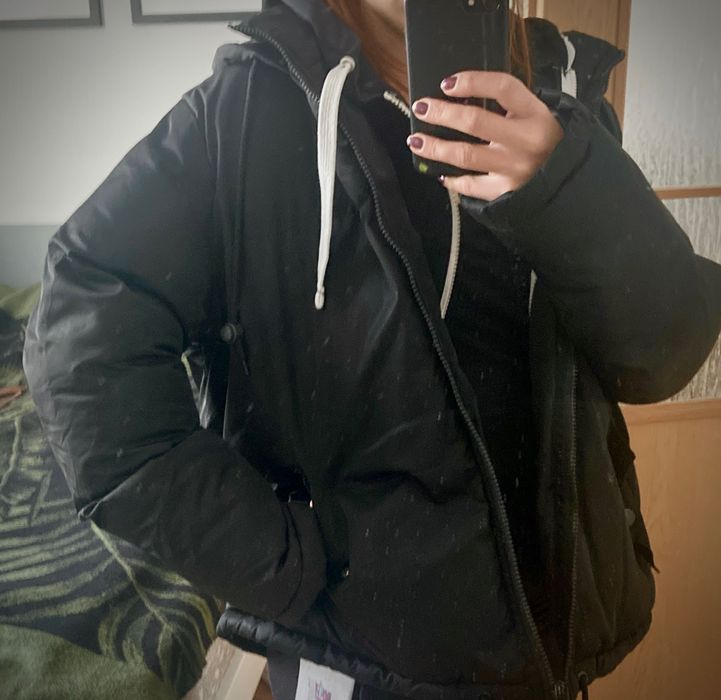 Czarna kurtka zimowa krótka