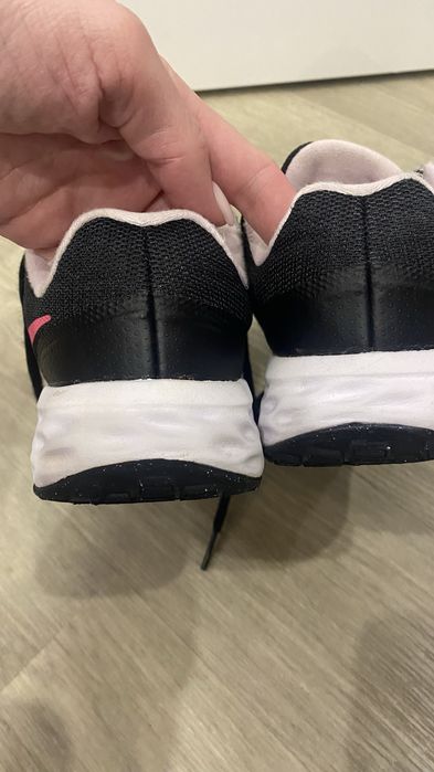 Кросівки для дівчинки Nike Revolution 6 Nn
