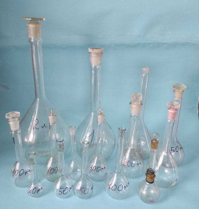 Лабораторная посуда.Колбы разные.