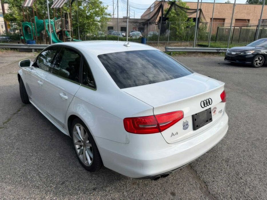 Audi A4 2.0T Quattro Premium Plus      2014