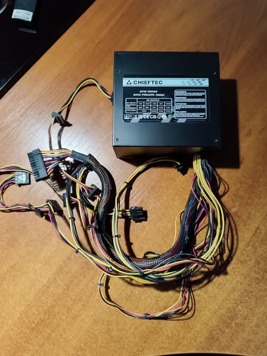 Блок живлення Chieftec gps-700a8 700 w