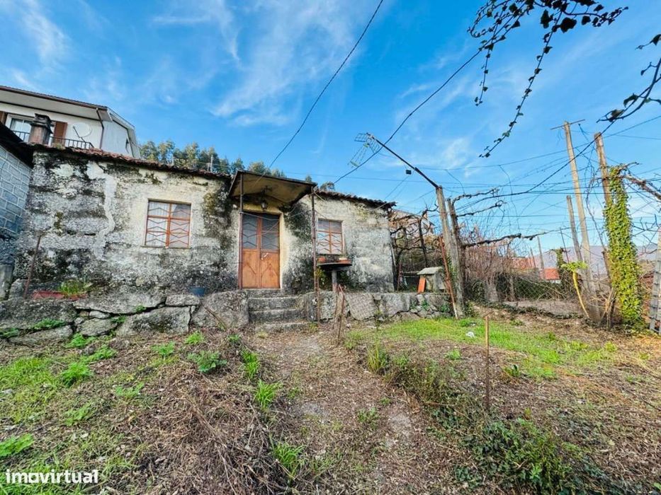 Moradia T2 com terreno e magníficas vistas