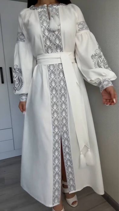 Продається вишивана сукня