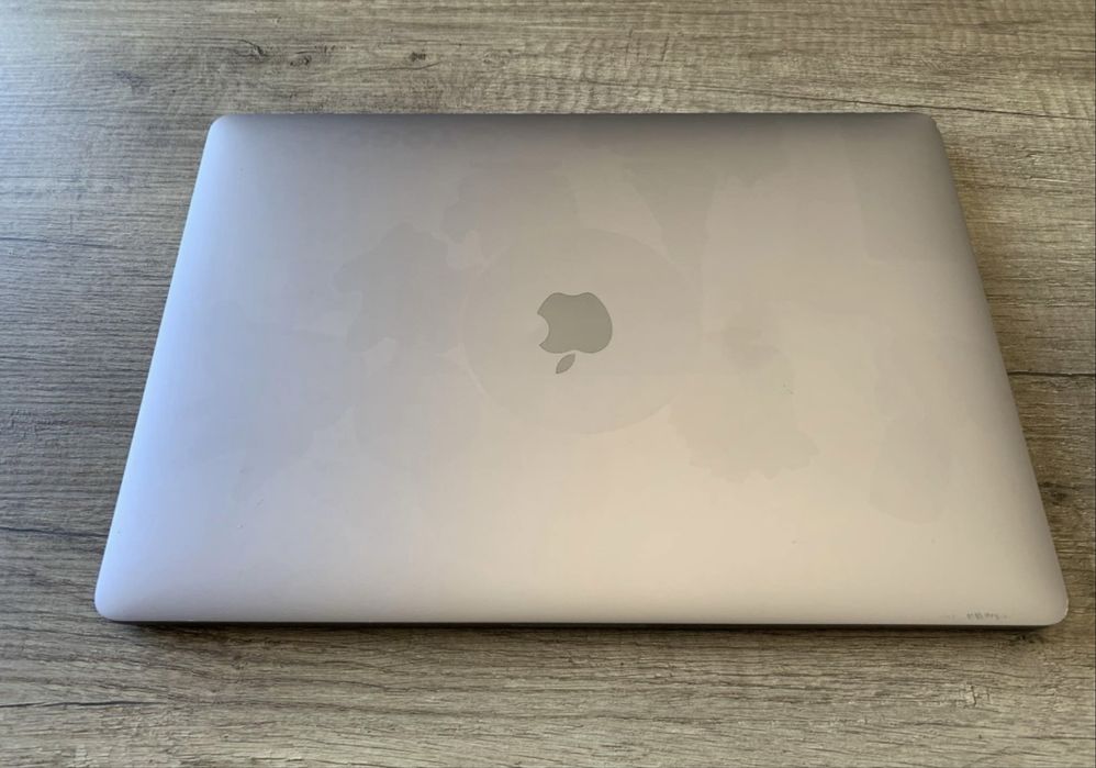 Macbook pro 15” 32gb ram i7 2018