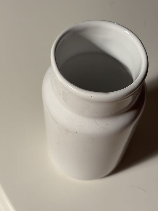 Jarra branca pequena