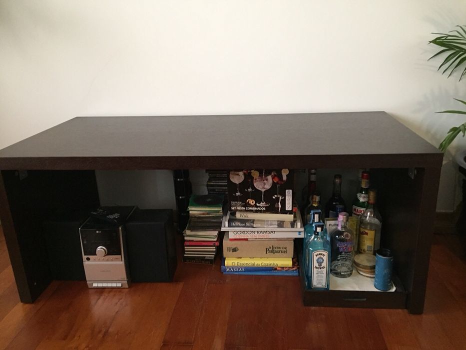 Mesa de apoio / móvel para sala em wengé