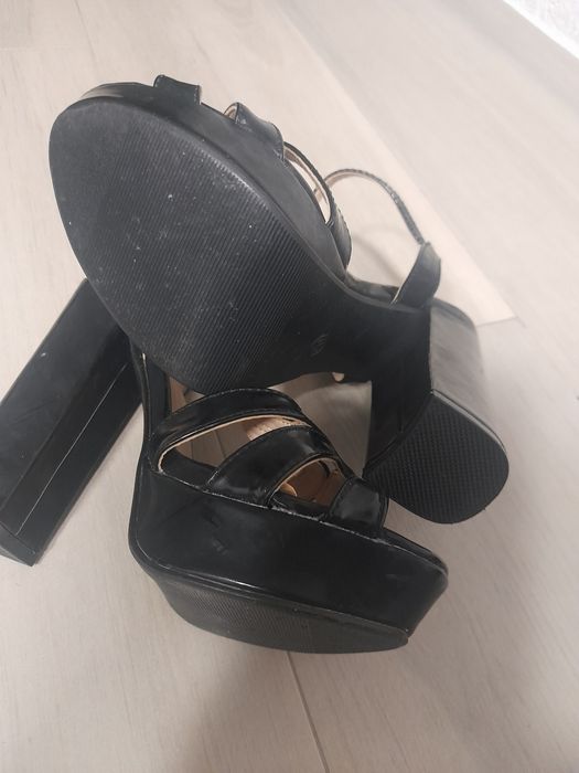 Sandálias muito bom estado