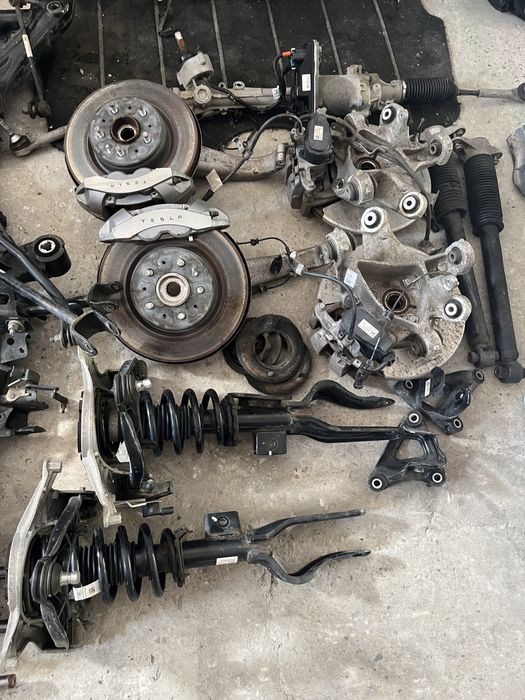 Ходова частина Підвіска tesla model 3