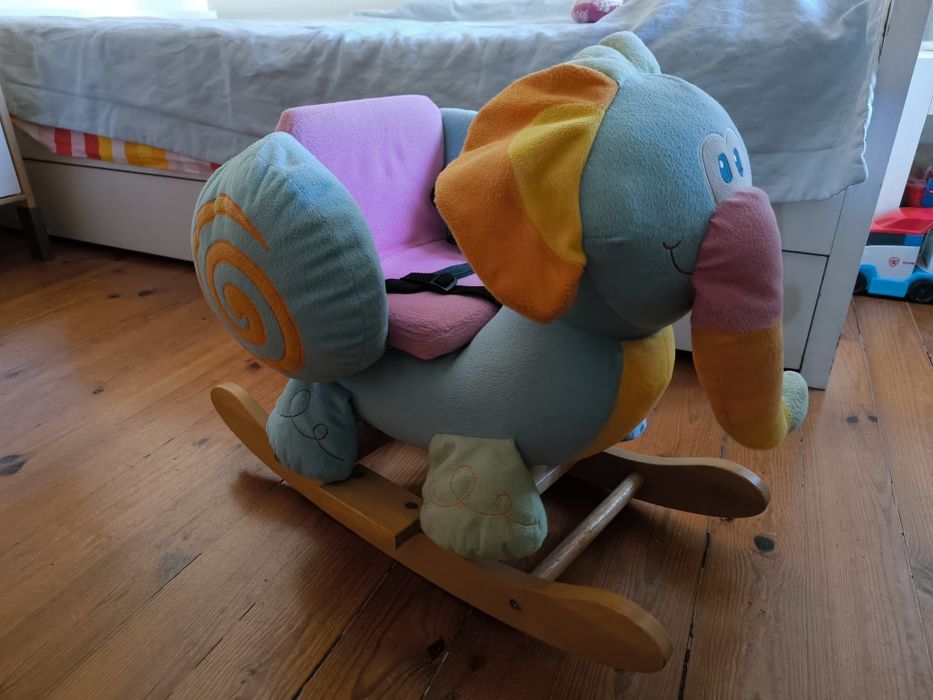 Baloiço - elefante de peluche