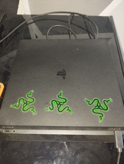 Comando e PlayStation4