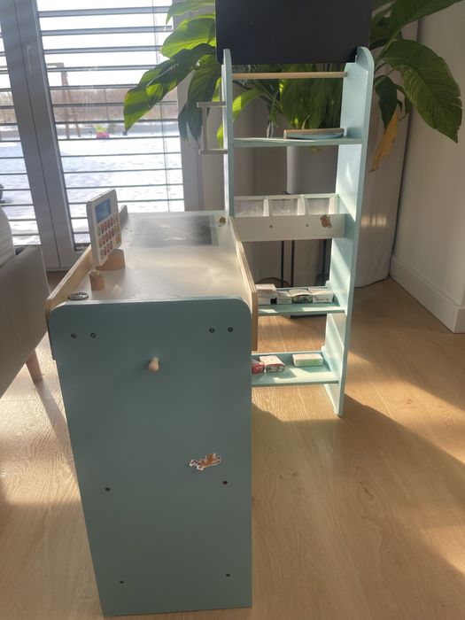 Drewniany zabawkowy sklep