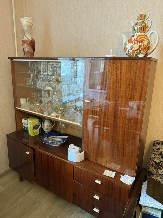 Віддам безкоштовно старі меблі ( самовивіз)