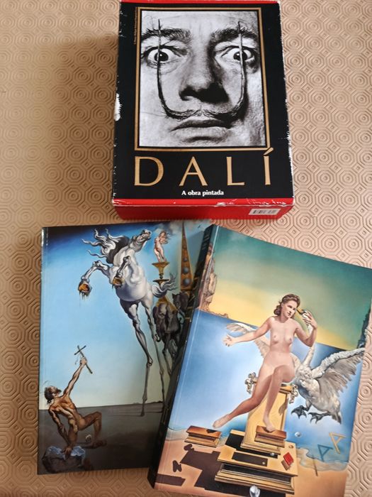 Livros da obra de Dali