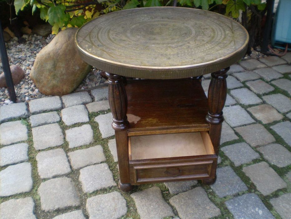 antyk stary stolik