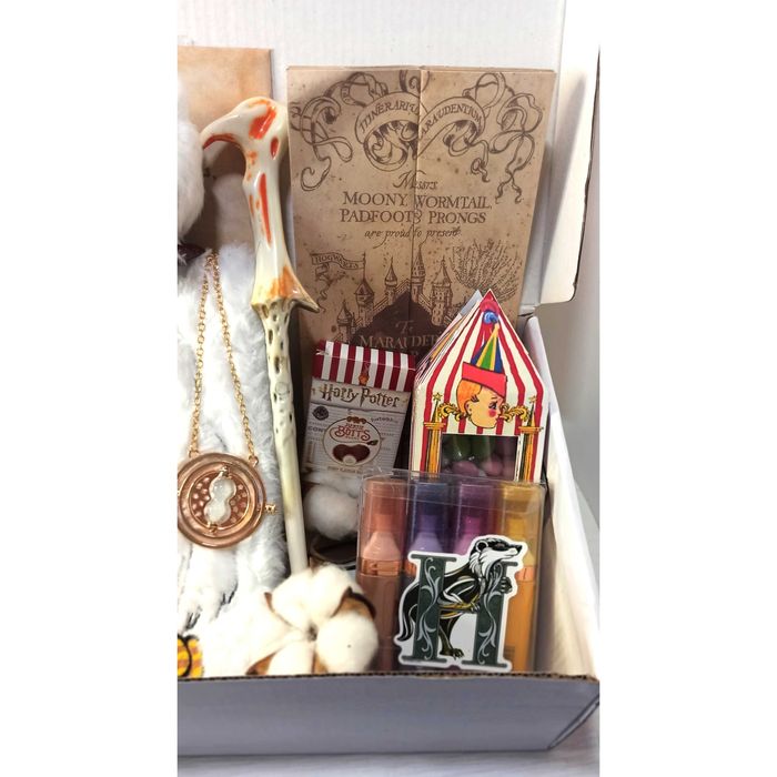 Багато подарунків в одному наборі. Бокс, набір, Гаррі Поттера. Пишіть.