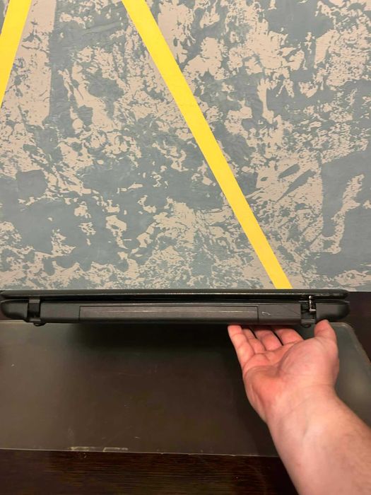 Sprzedam laptop ekranem 17.3''