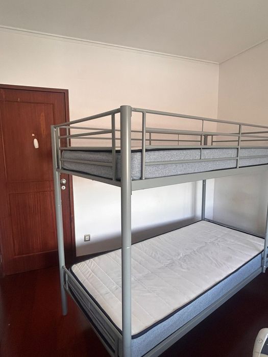 Beliche com colchões