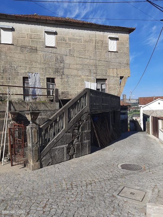 Vende Moradia em pedra Termas São Vicente