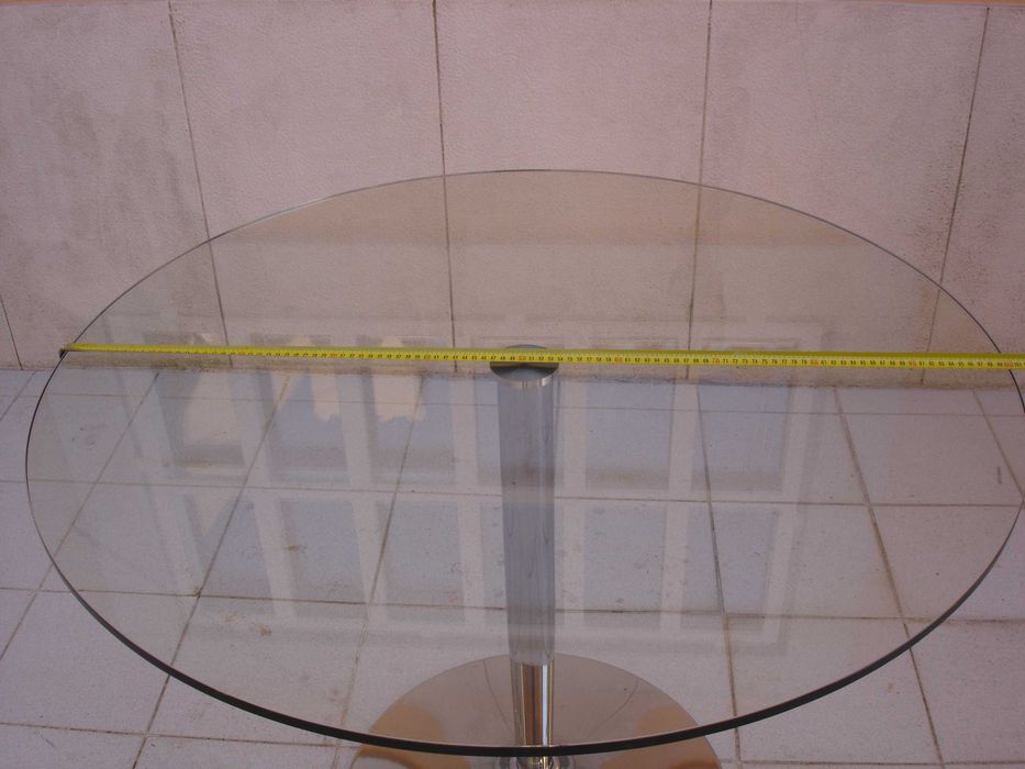 Mesa redonda em vidro temperado (100 cm de diâmetro)