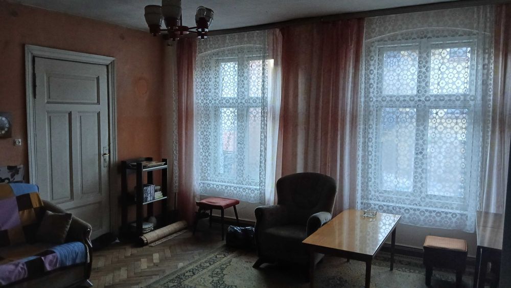 Bytów, centrum: 78 m² z garażykiem, strychem i własnym podwórkiem – rzadkość w tej lokalizacji
