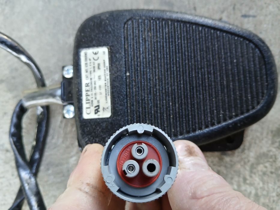 Педаль включения и выключения гидровлическог отбоиного молотка новое