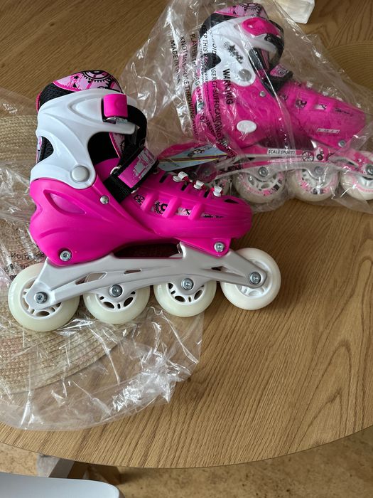 Нові роліки для дівчинки