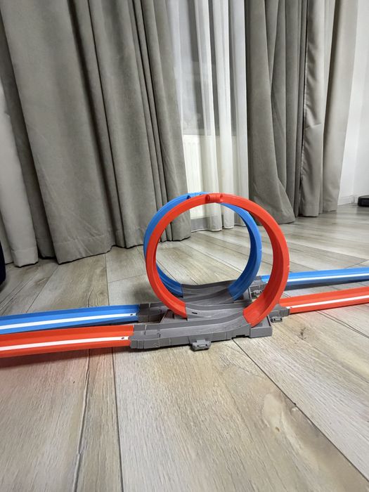 трек Hot Wheels Подвійна петля