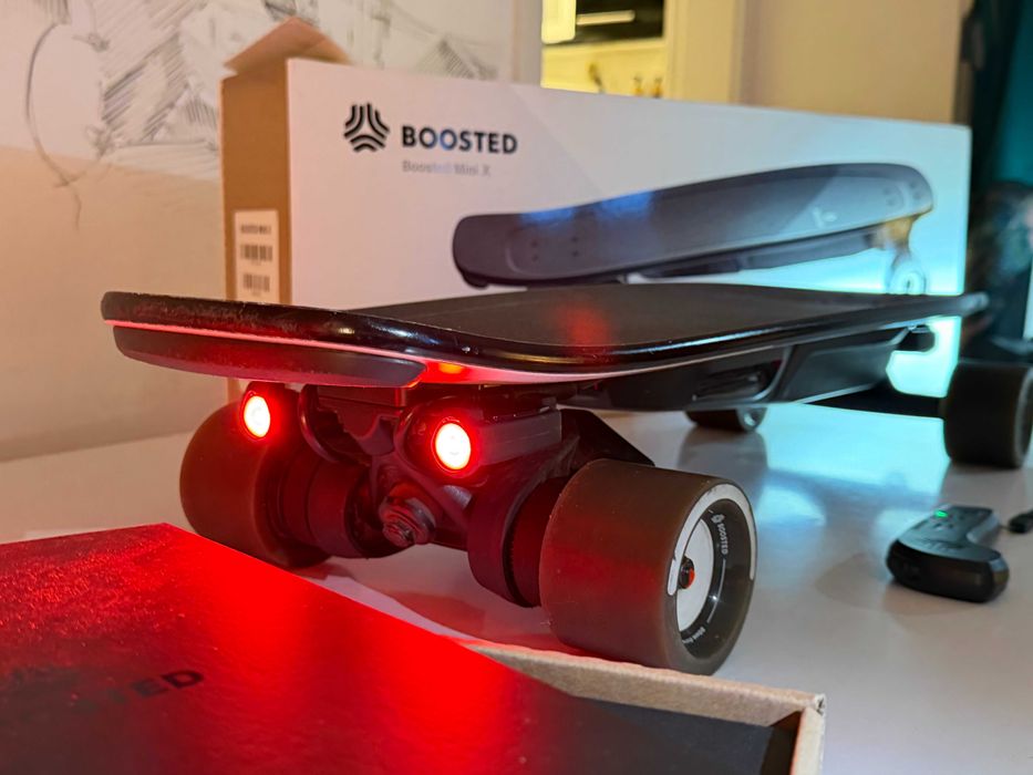 Skate Boosted Mini X — excelente estado + ShredLights