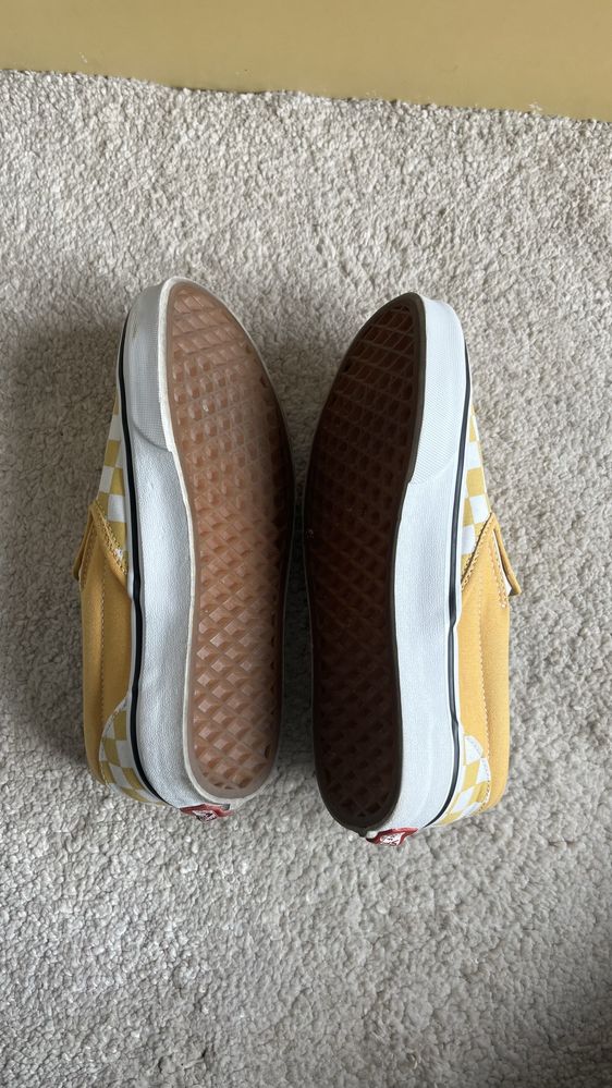Vans quadrados hotsell amarelos