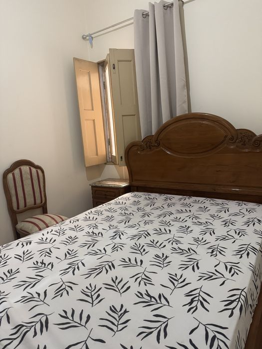 Quarto para arrendar numa moradia t2