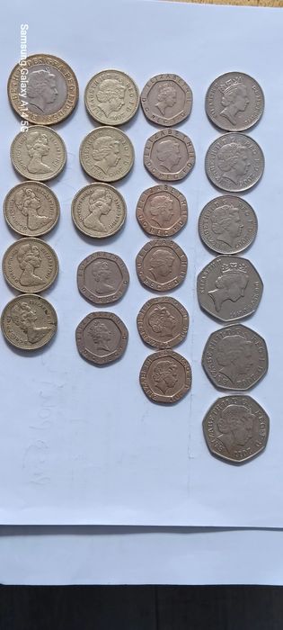 22 moedas diversas de Inglaterra