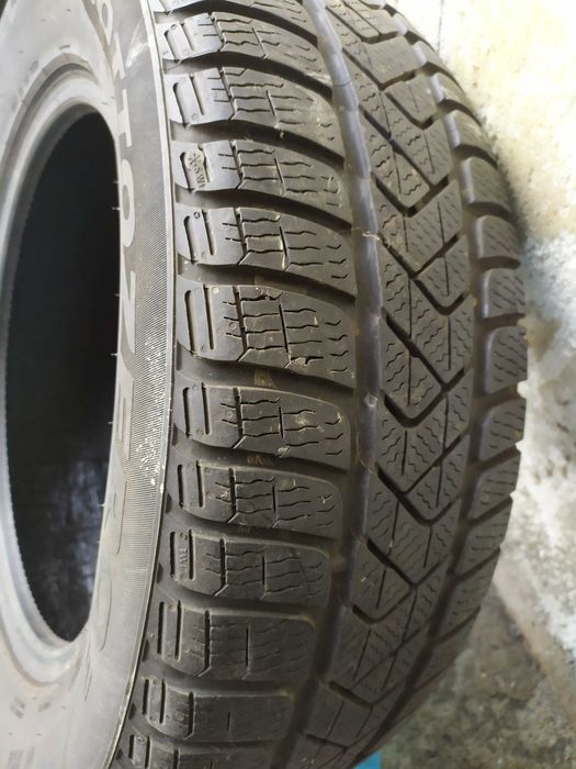 Шины Б\У PIRELLI 215\60\16 С антипрокольным покрытием.