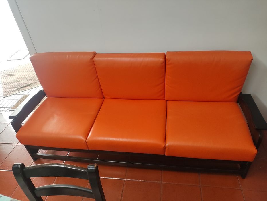 Sofá cor de laranja