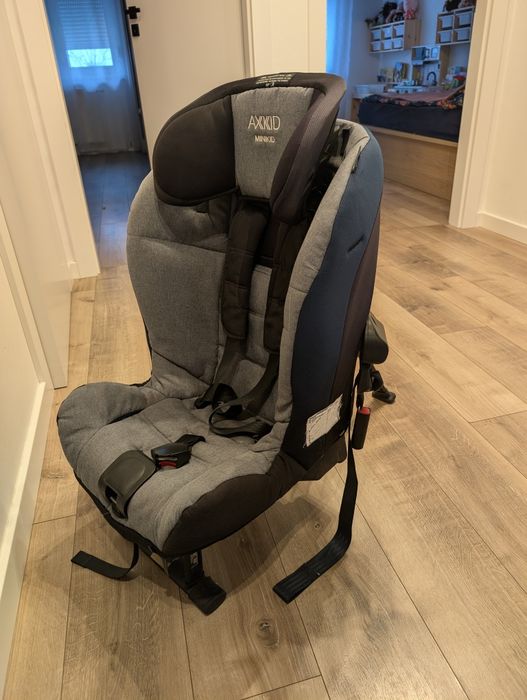 Fotelik Axxkid Mini Kid tyłem do kierunku jazdy