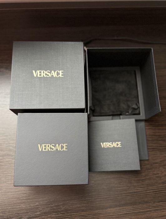 Годинник Versace