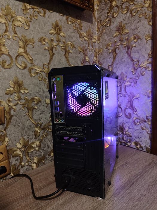 Продаю комп'ютер ,ПК, монітор. Мишка навушники продаються окремо