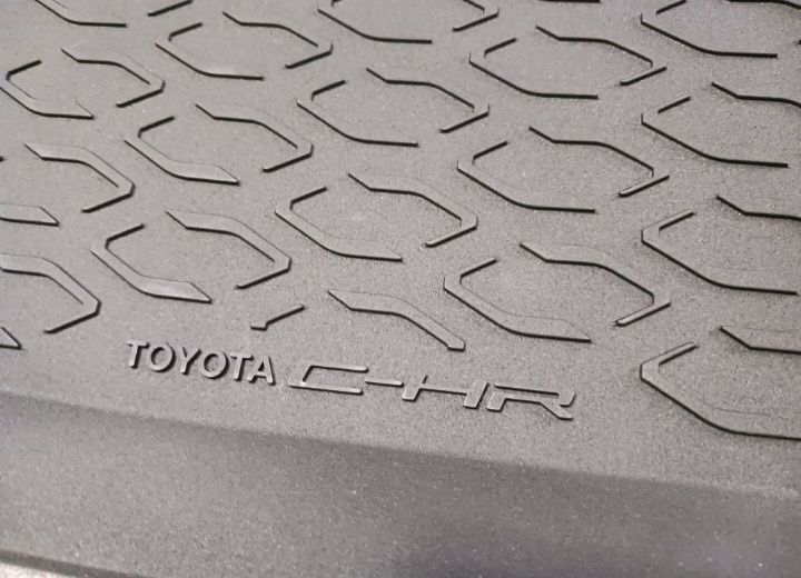 Oryginalne dywaniki gumowe Toyota C-hr