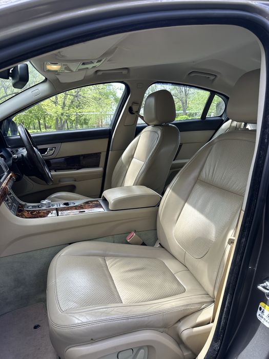 Jaguar XF 2009 2.7 дизель автомат