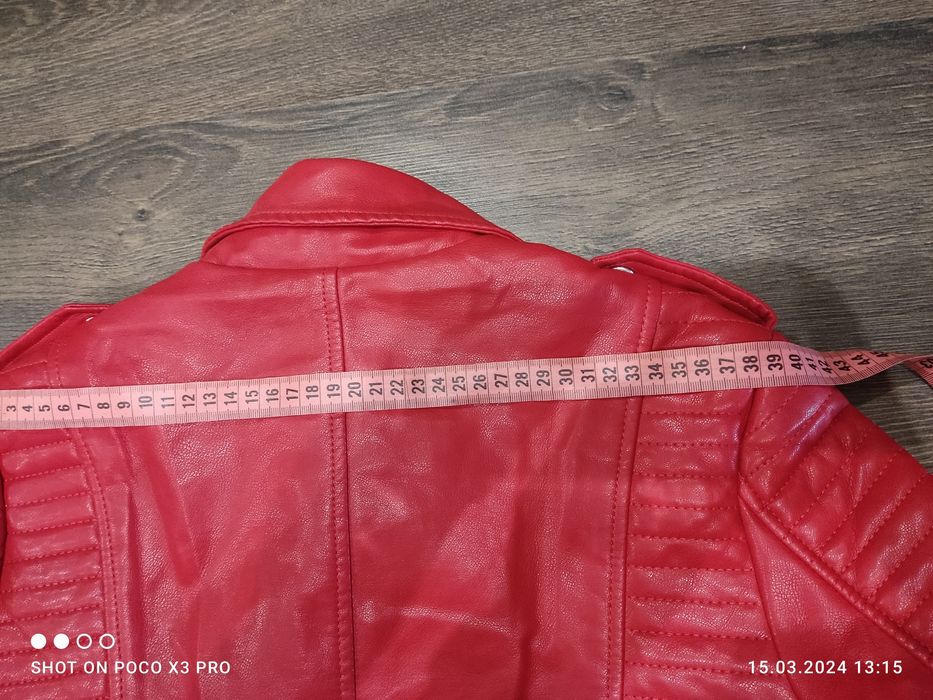Кожанка нова червоного кольору