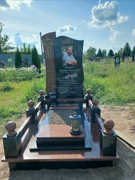 Пам'ятники,художнє оформлення
