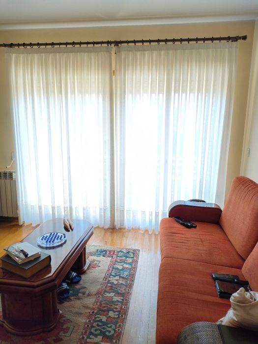 Conjunto de 5 cortinados e respetivas ferragens