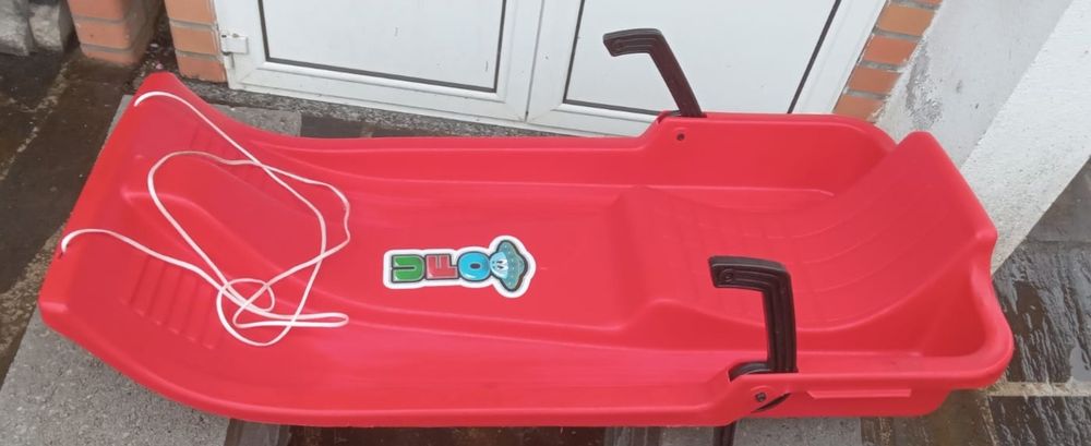 Trenó de plástico para neve com travão