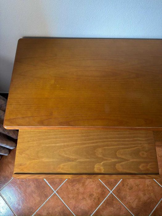 Secretária em madeira com gaveta e prateleiras – ideal para quarto ou escritório
