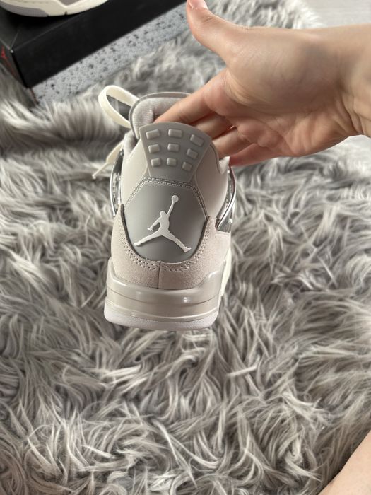Jordan 4 frozen moment