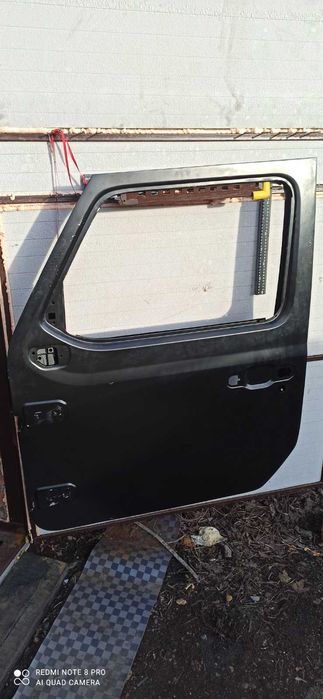 двері ліві  для Jeep Wrangler JL 18-19