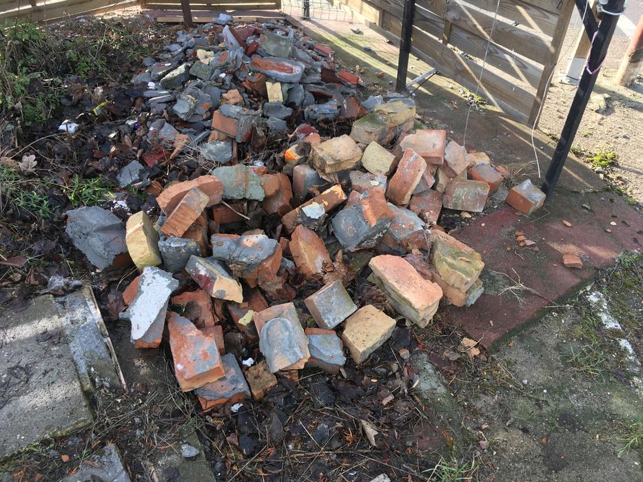 Gruz (cegły, kafelki, beton i inne)